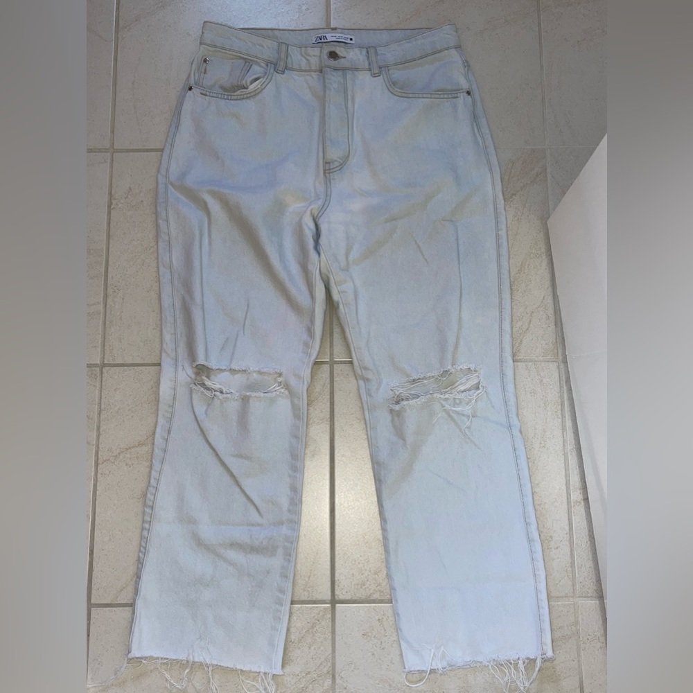 Zara light wash denim jeans with rips in knee, ankle length - size 10